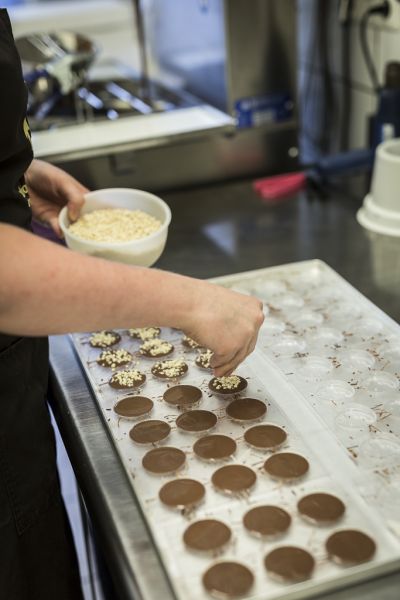 Schokotaler Vollmilch mit Kakaobohnensplittern